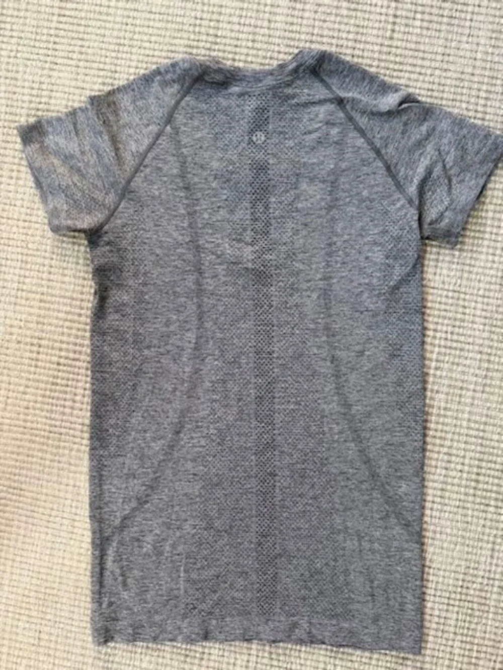 Lululemon Swiftly Tech Short Sleeve Hip Length with Maui Pineapple  Size 6